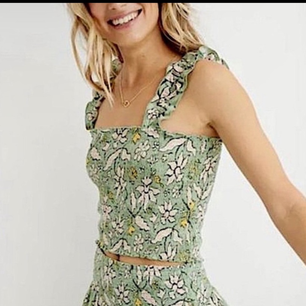 Aerie Jungle Thrills Smocked tank top women’s medium green floral (bin Z)